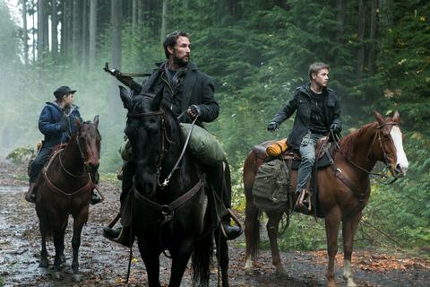 Falling Skies : Photo Connor Jessup, Noah Wyle, Maxim Knight