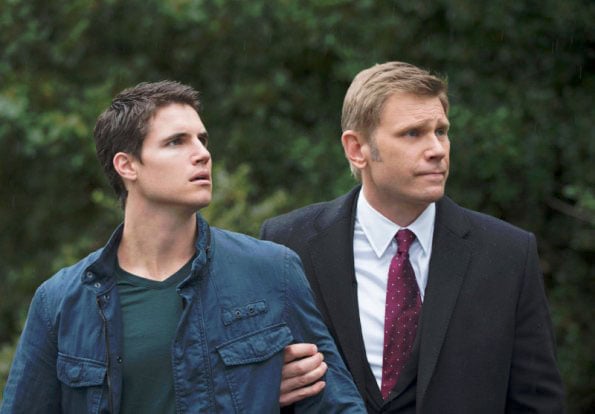 The Tomorrow People (2013) : Photo Robbie Amell, Mark Pellegrino