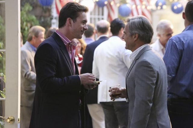 Revenge : Photo Henry Czerny, Barry Sloane