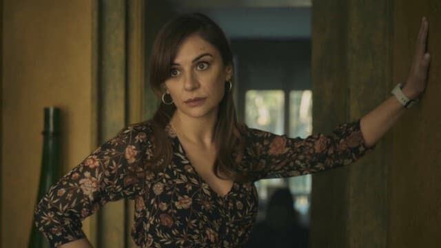 Poster Tout le monde ment saison 1 - Affiche 12 sur 39 - AlloCiné