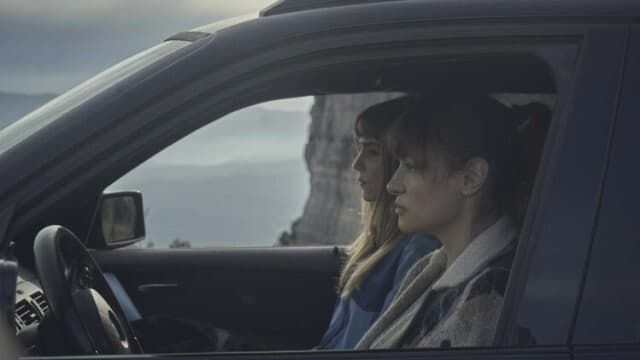Poster Tout le monde ment saison 1 - Affiche 11 sur 39 - AlloCiné