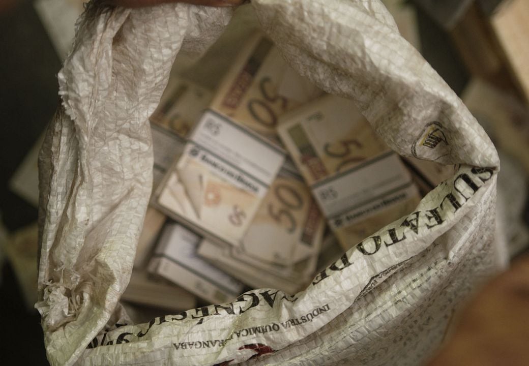Trois tonne$ : Braquage record au Brésil : Trois tonne$ : Braquage