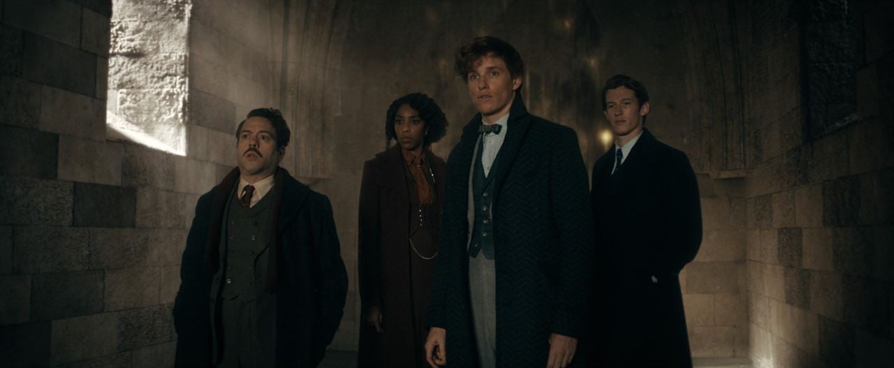 Les Animaux Fantastiques : les Secrets de Dumbledore : Photo Dan Fogler, Eddie Redmayne, Jessica Williams (II), Callum Turner