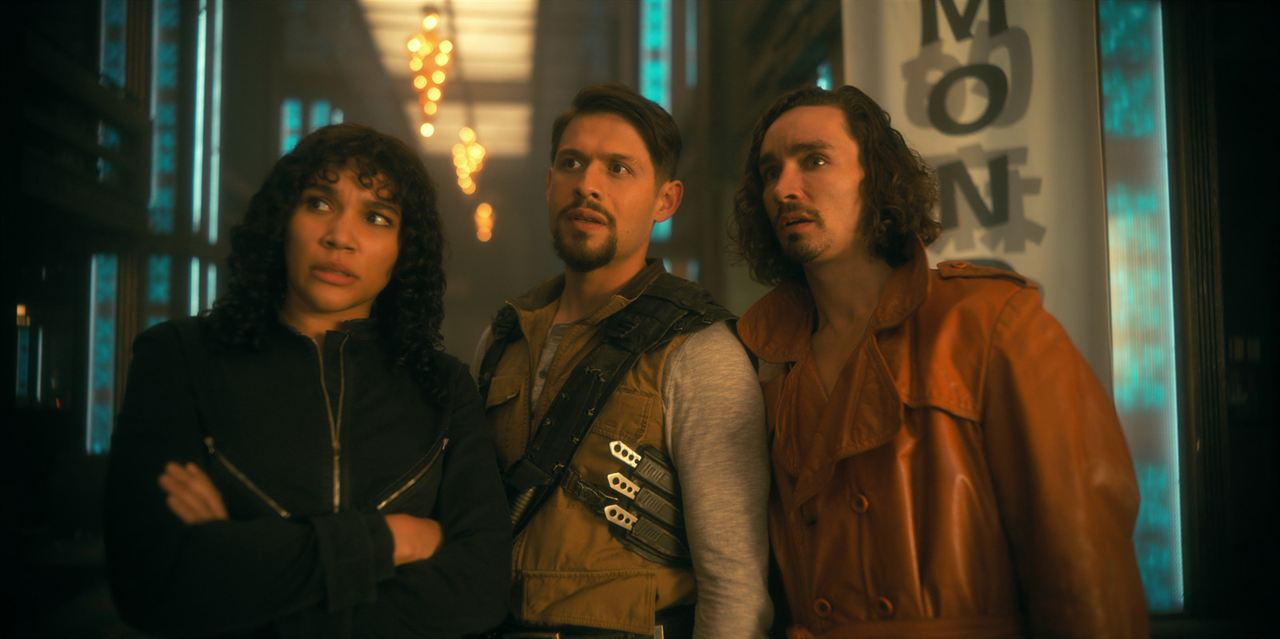 Umbrella Academy : Photo Robert Sheehan, David Castañeda, Emmy Raver-Lampman