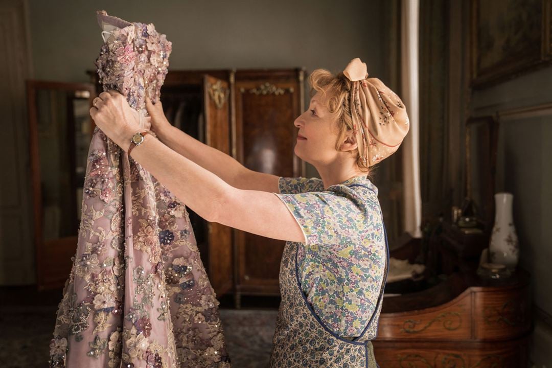 Une robe pour Mrs. Harris : Photo Lesley Manville