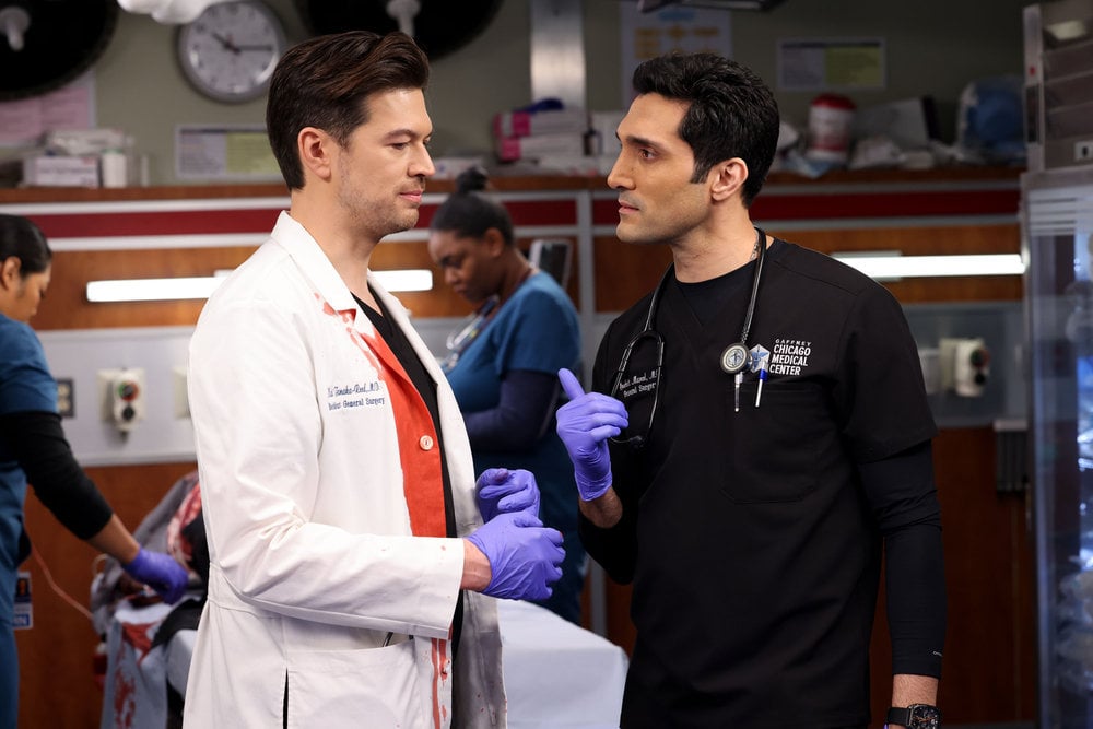 Chicago Med : Photo Devin Kawaoka, Dominic Rains