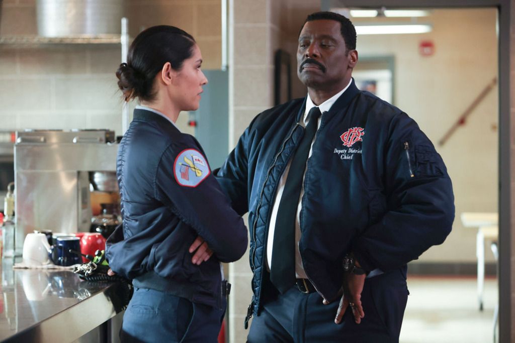 Chicago Fire : Photo Eamonn Walker, Miranda Rae Mayo