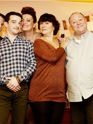 couverture du serie Two Doors Down Saison 4 Episode 5 regarder en ligne