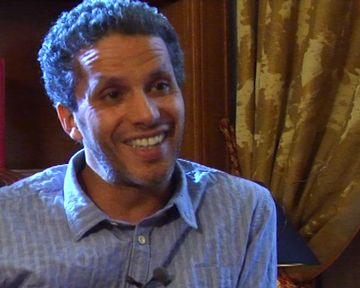 La nouvelle Wonder Woman fait polémique  ;  Renouvellements chez NBC  ;  "Law And Order Los Angeles" fait son lifting  ;  Un évadé dans "Castle"   ;  Taylor Kitsch et Matthew Fox au ciné  ;  On répond à vos questions : "Desperate", "Chaos", "Raising Hope"...  ;  L'équipe de "Signature" au micro  ;  Et quand la Russie achète une série américaine...