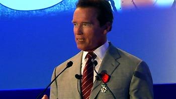 Eva Green, Joseph Fiennes et Jamie Campbell Bower nous ouvrent les portes du royaume de "Camelot"  ;  Le premier teaser de la saison 4 de "Torchwood" et rencontre avec John Barrowman  ;  Schwarzy is back dans le rôle du "Governator", signé Stan Lee  ;  Quand le "Doctor Who" traverse l'Atlantique...  ;  Des nouvelles de "Haven" et de "Brothers & Sisters"  ;  Qui pour remplacer Steve Carell dans "The Office" ? Les prétendants se bousculent...