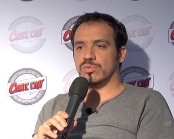 Emission spéciale "Comic Con' Paris 2012": "Kaamelott Resistance" selon Alexandre Astier; Simon Astier dévoile la BD "Hero Corp"; Le nouveau projet du créateur du "Visiteur du Futur"; C'est quoi un "geek" aujourd'hui ?; Petite balade dans les allées de la Comic Con'; Notre questionnaire spécial "Geekerie";