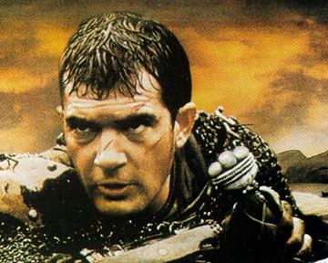 Saviez-vous que le film revisite de façon réaliste la légende de Beowulf ? Que Michael Crichton a remonté le film et même retourné certaines scènes ? Que des chevaux ont été blessés sur le tournage ? 