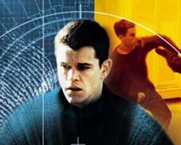 Saviez-vous que Brad Pitt faillit camper Jason Bourne ? Que le scénariste n'a pas lu le roman original de Robert Ludlum ? Que le film s'inspire beaucoup de "Cours, Lola, Cours" ?