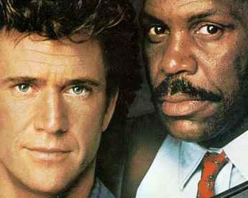 Aujourd'hui, pleins feux sur les deux premiers de "L'Arme fatale". Trop vieux pour ces conneries ? Pas pour ces gaffes !