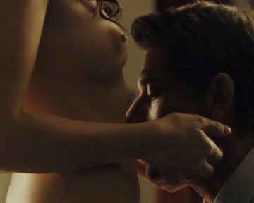 "Les femmes nues ça me bloque" - Bahia (Sara Forestier) s'offre à Arthur (Jacques Gamblin). 