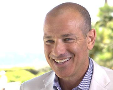 Après "24", le producteur Howard Gordon raconte à nouveau mais sous un angle différent une histoire de paranoïa, de trahison, de terrorisme et d'amour aussi dans "Homeland". Au cours de notre entretien réalisé lors du 52ème Festival de Monte-Carlo, l'homme revient sur son expérience "X-Files", sur les ressemblances entre "24" et "Homeland", sur la série israëlienne dont sa dernière née est adaptée; il nous parle également de Claire Danes et de l'échec d'"Awake".