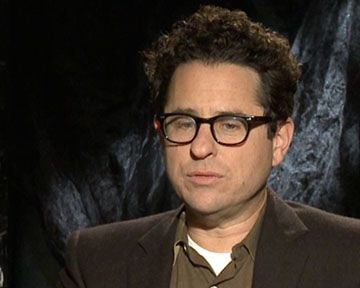 En décembre 2012, à Los Angeles, en pleine post-production de "Star Trek Into Darkness", le réalisateur J.J. Abrams revient sur le succès du premier volet, les dangers de la surenchère liée à une suite et l'esprit fun de ce second volet...