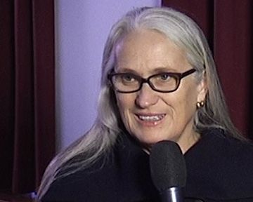 La réalisatrice Jane Campion et ses acteurs Holly Hunter et Peter Mullan nous parlent de la série; événement "Top of the lake" dont 2 épisodes sont dévoilés à Cannes...