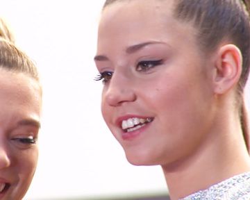 Retour sur la montée des marches de LA révélation de ce Festival de Cannes 2013 : Adèle Exarchopoulos, héroïne lumineuse de "La Vie d'Adèle".