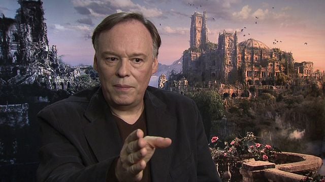 Fantomas, Le Cavalier Suédois, Bob Morane... Christophe Gans, réalisateur de La Belle et la bête, a connu ces dernières années plusieurs rendez-vous manqués avec Vincent Cassel... Au micro d'AlloCiné, il explique pourquoi ces projets n'ont pas vu le jour et où en sont-ils aujourd'hui.