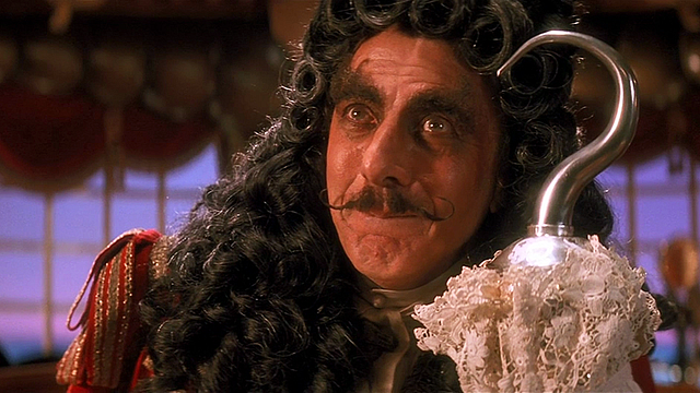 "Des nazis, des pirates et des requins !"