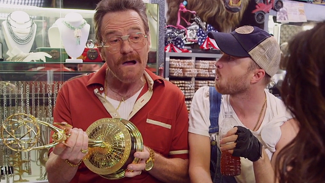 Bryan Cranston et Aaron Paul s'auto-parodient pour la 66ème cérémonie des Emmy Awards...