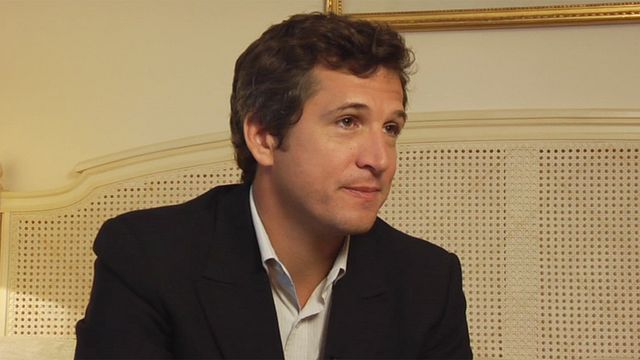 Guillaume Canet se confie sur le rôle du Tueur de l'Oise, qu'il incarne dans "La Prochaine fois, je viserai le coeur" de Cédric Anger. Le comédien revient sur ce personnage particulièrement sombre et intense.