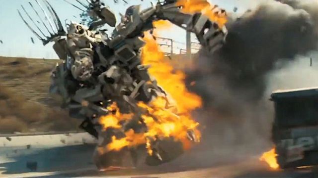 "Funny Or Die" propose un montage qui compile des scènes en voiture et des interventions sans appel des Transformers.
