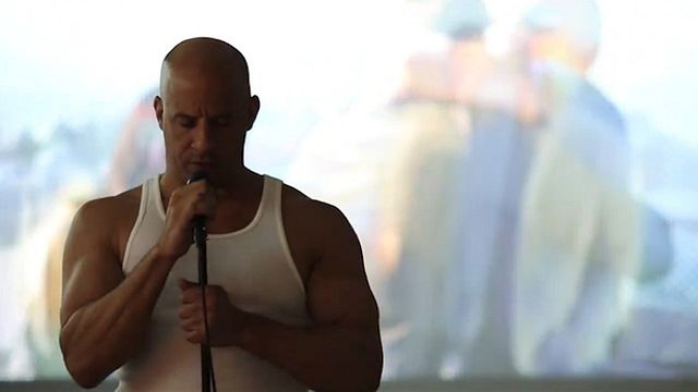 Inconsolable depuis la mort de Paul Walker, Vin Diesel chante en son honneur à nouveau.