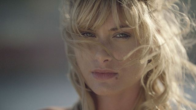 Elle est la révélation, lumineuse, d'Au plus près du soleil, le nouveau long métrage d'Yves Angelo : rencontre avec Mathilde Bisson.