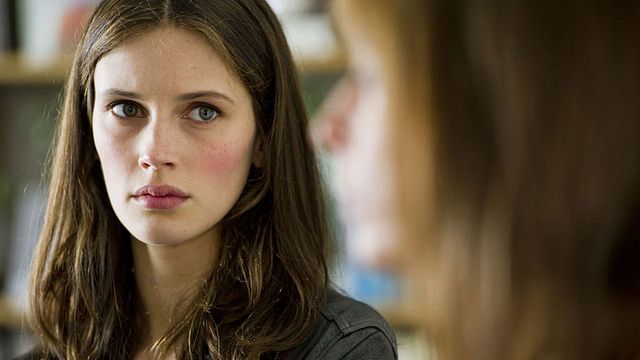 Jean-Paul Rappeneau commente le choix de Marine Vacth (la révélation de Jeune et jolie) pour son nouveau film Belles familles. Une actrice "mystérieuse" faisant écho à l'une des comédiennes ayant précédemment tourné avec le cinéaste : Isabelle Adjani.