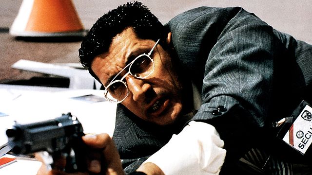 "Votre prénom c’est François, c’est juste ? Oui, aucun lien… Fils unique…"