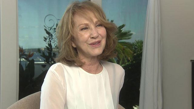 Pour sa deuxième collaboration avec Xavier Dolan, après "Laurence Anyways", Nathalie Baye s'offre un look étonnant dans "Juste la fin du monde", et revient avec nous sur les choix du réalisateur.