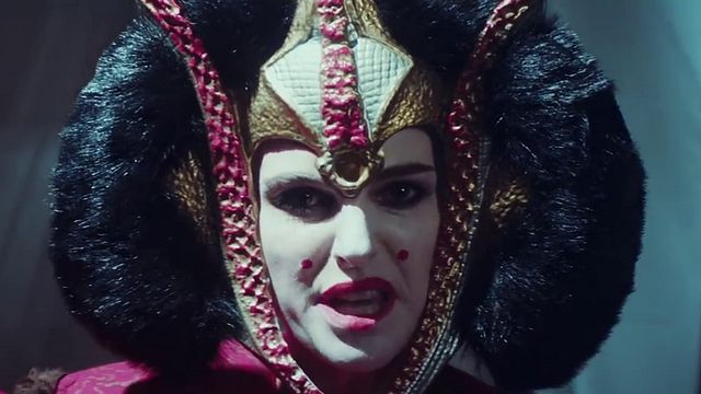 Oops, she did it again ! Douze ans après un premier tube devenu culte, l'actrice a refait un rap lors de son passage au Saturday Night Live. Et en tenue de Padmé Amidala.
