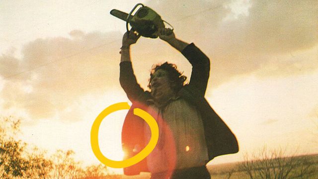 Michel et Michel&nbsp;affutent leurs feutres jaunes à la tronçonneuse pour débusquer les faux raccords de Leatherface et sa famille...